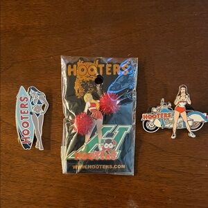 Hooters Men's Pin Set with Red and Blue Highlights